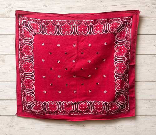 Vtg red cotton paisley bandana - red,